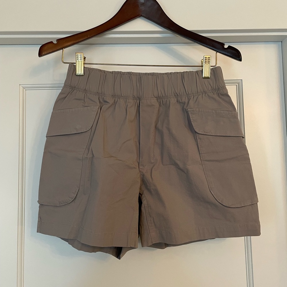 Mountain Hardwear Cascade Pass women’s cargo shorts, small